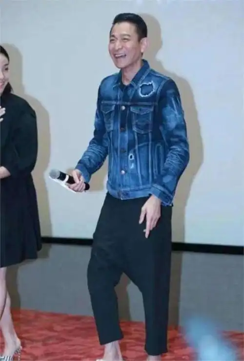 港台男星中年时的奇惑搭配,花花绿绿刚入门,自降身高才是绝招!