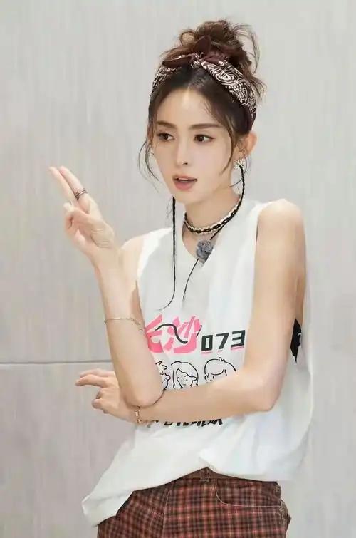 女神古力娜扎的一组美照,西域美女的绝美容颜,身材和颜值都在线