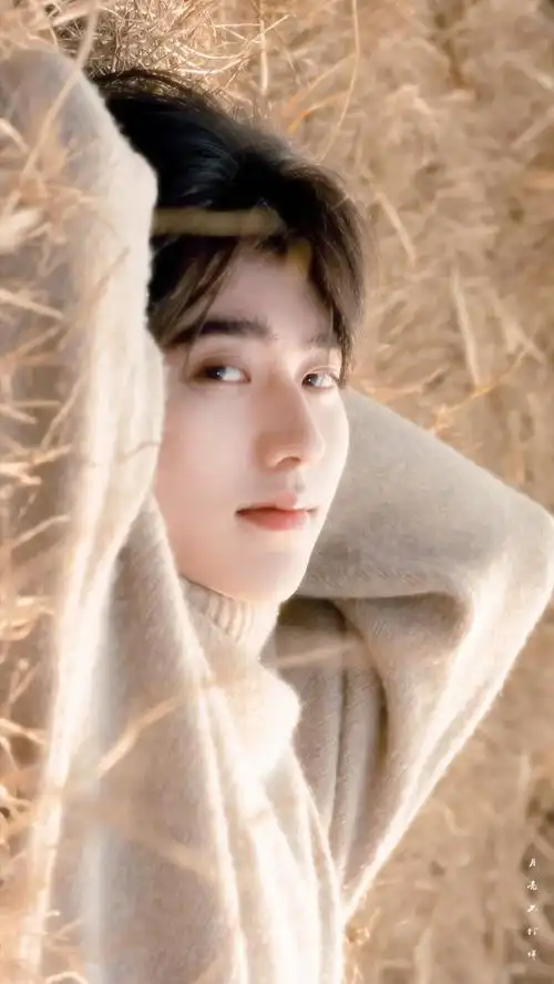 蔡徐坤你脸上荡漾开的笑容 是你对世界的展开的善意 你释放的