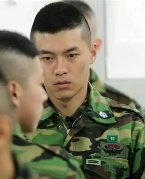 军人的发型种类很多吗