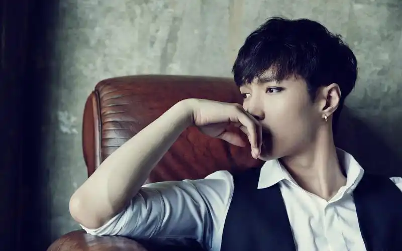 张艺兴魅惑眼妆霸道写真电脑壁纸张艺兴明星帅哥时尚写真型男