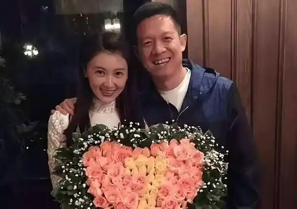 甘薇:破产富豪前妻穿古驰坐豪车的"艰难"生活