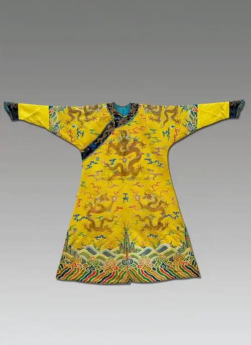 0231清雍正明黄地彩云金龙妆花缎刺绣龙袍