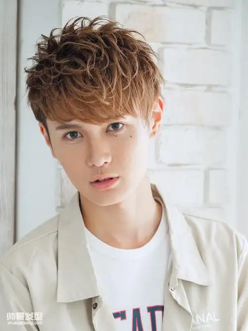 男生毛束感齐刘海发型图片 长刘海发型怎么弄最帅