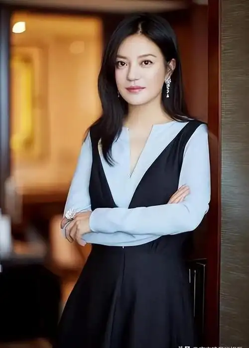 曾经的小燕子如今的赵薇,她到底犯了多大事下场真是大快人心