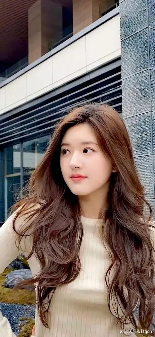 赵露思,中国内地女演员,歌手