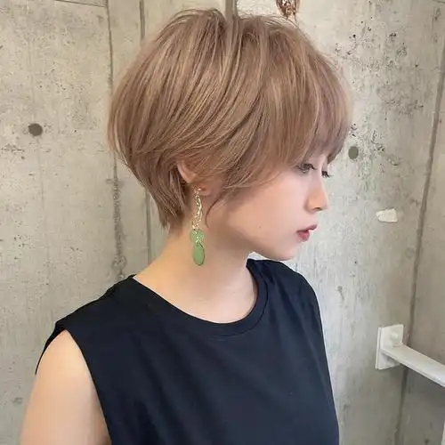 短发:蓬松瘦脸,层次感满满,剪完显小10岁|发型|脸型|刘海_网易订阅