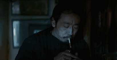 光李丰田抽烟,我就能看上一礼拜.