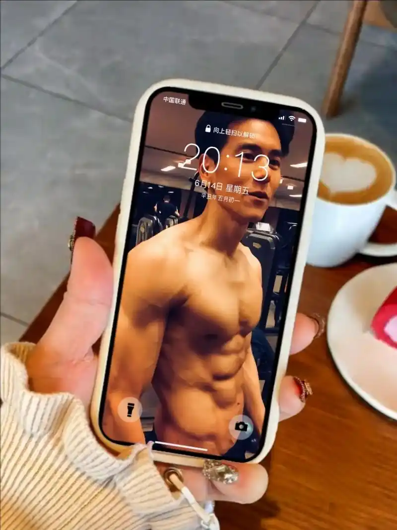 啾咪啊#彭于晏 #彭于晏高清壁纸 #彭于晏腹肌 #彭于晏壁纸 - 抖音