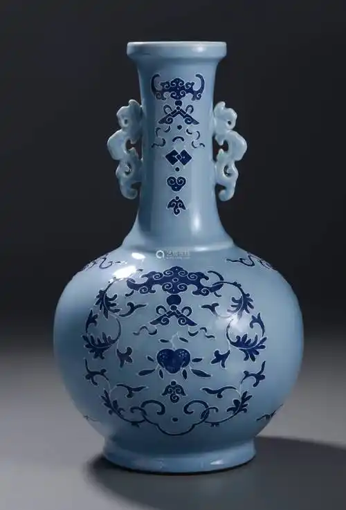 清乾隆天蓝釉青花沥粉卷草福寿纹双耳瓶