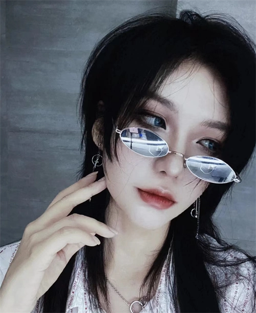 个性女生狼尾头 比男生还要酷炫_非主流发型 - 美发站