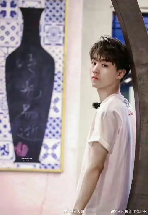 网友们考古到tfboys王俊凯,王源,易烊千玺还是中学时期拍摄学习机广告