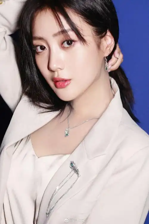 【6.19 王梓薇】带上bling bling的铂金首饰,做一...