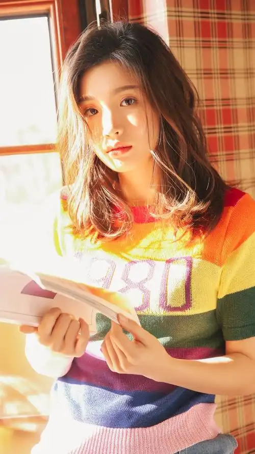 卷发美女高清手机壁纸图片