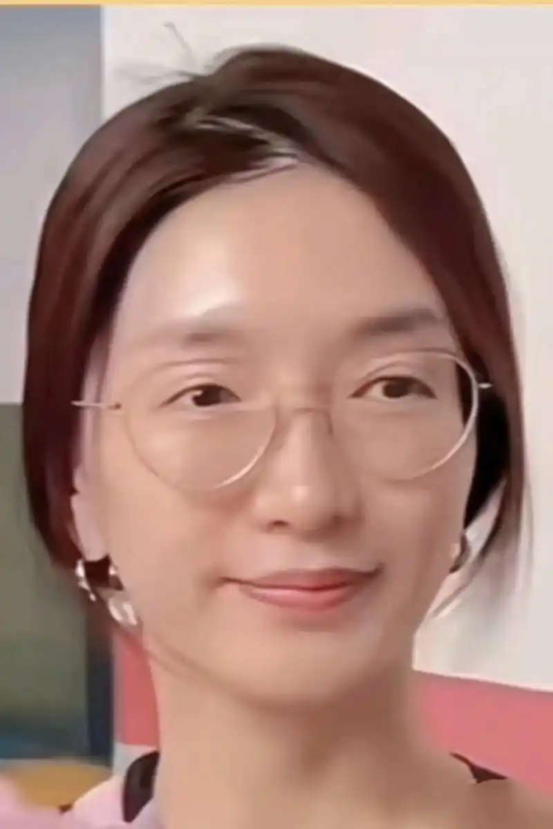 近日,江疏影的一组素颜照片在网络上流传开来,引发了网友们的热议.