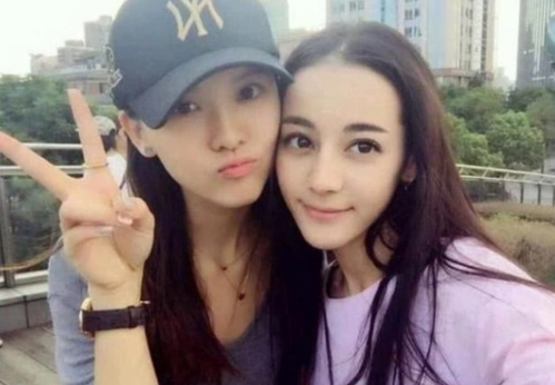 迪丽热巴自从出道后,就凭借高颜值的外表吸粉无数,对此热巴本人曾坦言