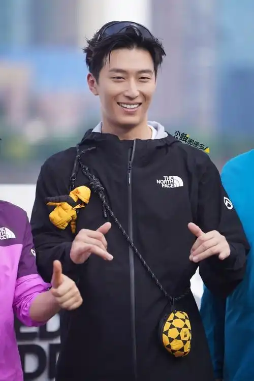 窦骁运动装好city#窦骁运动装都这么好看的吗?