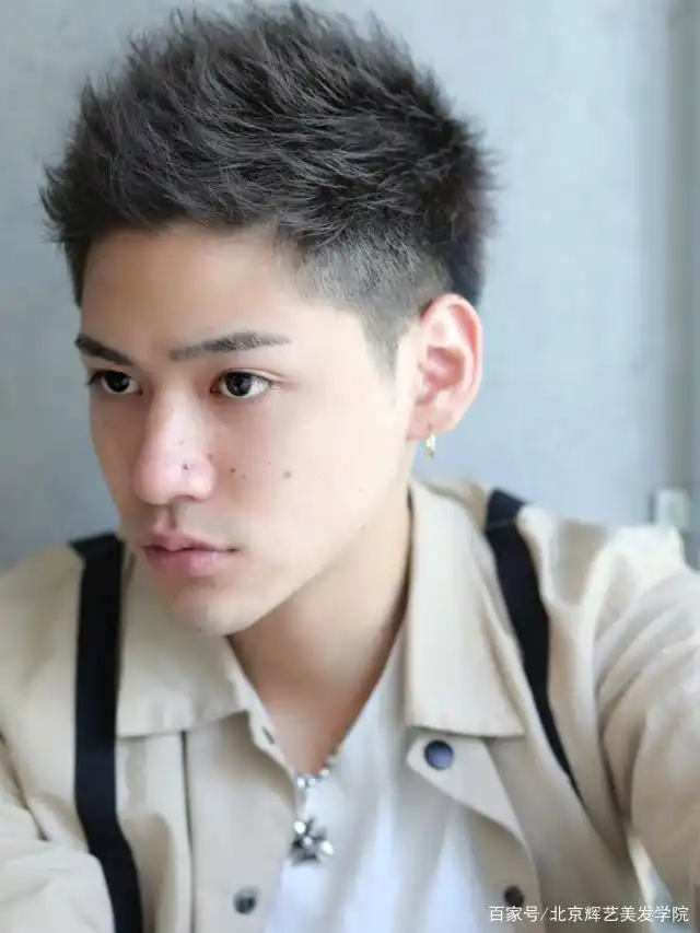适合圆脸男生的发型推荐,这三款必选