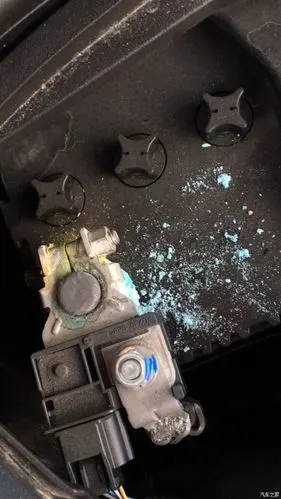 【图】大家有空关注一下 电瓶漏液_英菲尼迪q50/q50l论坛_汽车之家