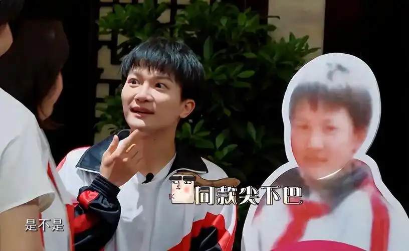 回顾周深从雌雄莫辩到央视御用歌手31岁他令人刮目相看