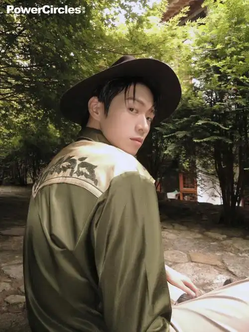 时尚魏大勋山水禅意大片势界八月刊