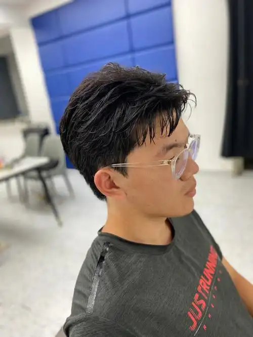 莆田理发店推荐男生自然纹理鬓角服帖烫