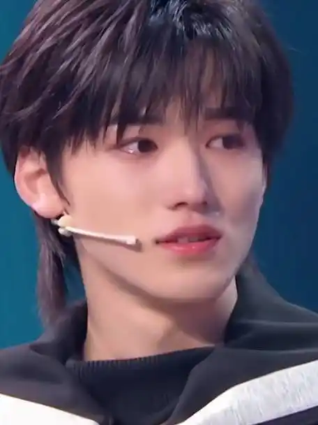 不哭不哭,眼泪是珍珠心软软的@时代少年团-宋亚轩#宋亚轩关晓彤王牌对