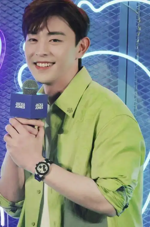 邓伦#    全世界最可爱的小灯    儿童节快乐@邓伦