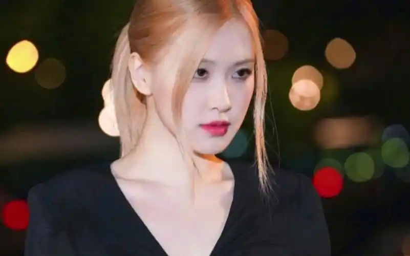 绝美肉肉 rose 朴彩英