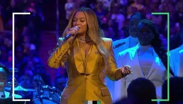 36岁瓦妮莎不再时尚!一袭黑裙变身知性妈妈,科比果然没有娶错她_一身_