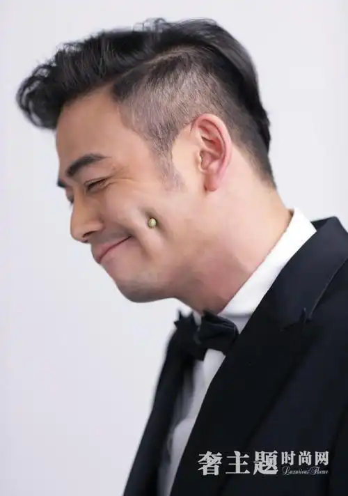 欢乐颂包总杨烁受热捧盘点留胡子更具魅力的男明星