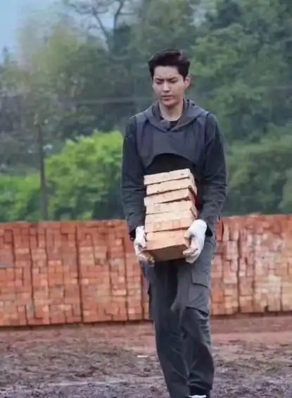 吴亦凡,突然再一次冲上热搜!