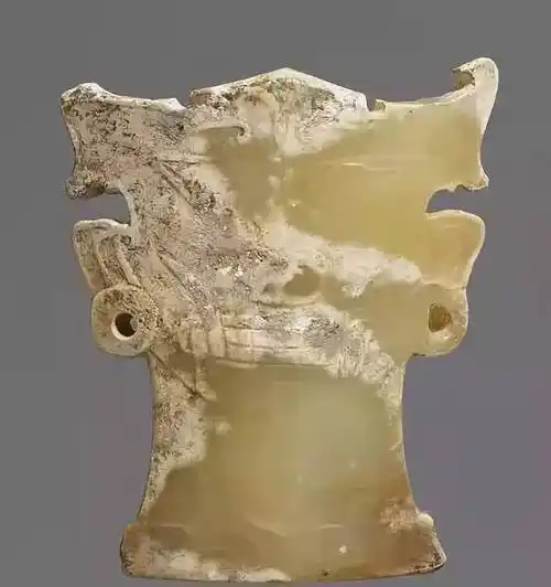 上图为美国哈佛大学博物馆收藏的石家河文化玉人头像.