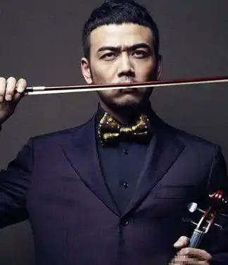 小编今天给大家介绍几款杨烁帅气发型,一起看看吧!