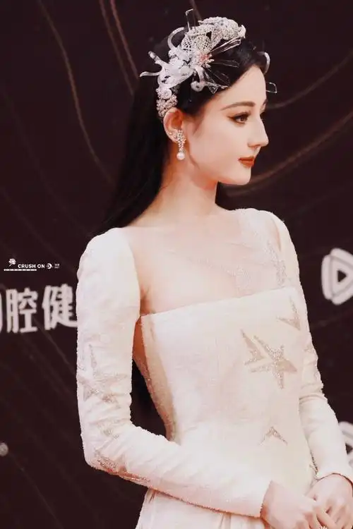 老师 我们家迪丽热巴呢##星光大赏红毯##今日星拍放送