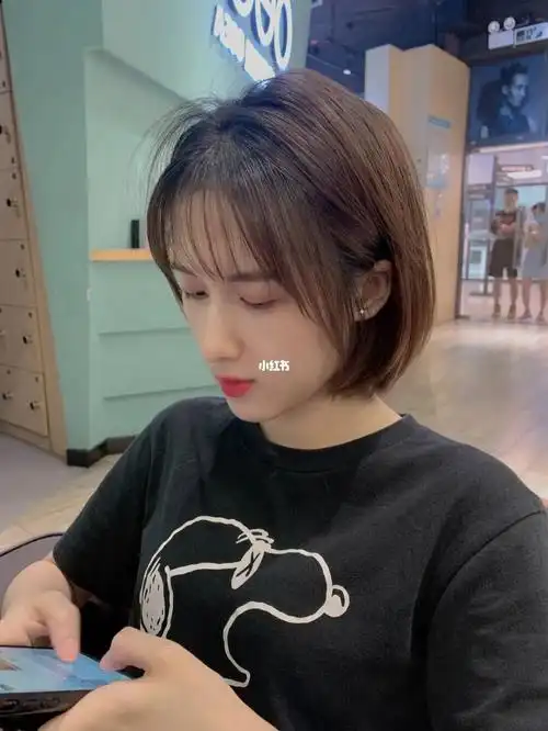 齐耳短发