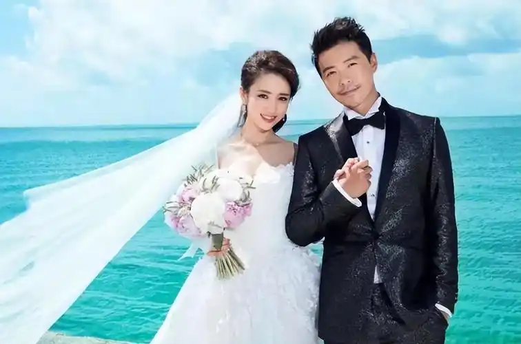 回顾陈思诚佟丽娅离婚3年相处和谐佟丽娅带儿子参加公司团建