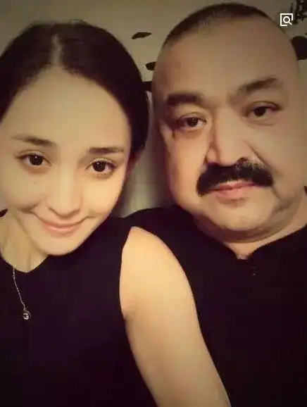 古力娜扎现任的老公是哪一位古力娜扎手掌