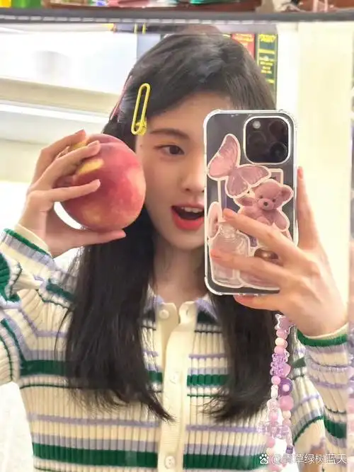 鞠婧祎无水印手机挡脸头像