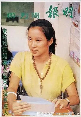 朱玲玲没有踏入娱乐圈,很快成为霍震霆夫人,多年来美貌有增无减