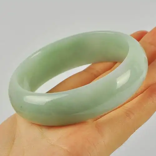 97mm糯种浅绿色翡翠手镯85.08g
