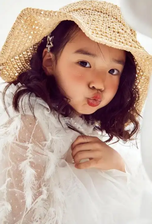 董璇6岁女儿演技被赞3岁走秀4岁拍戏小酒窝神似爸爸高云翔