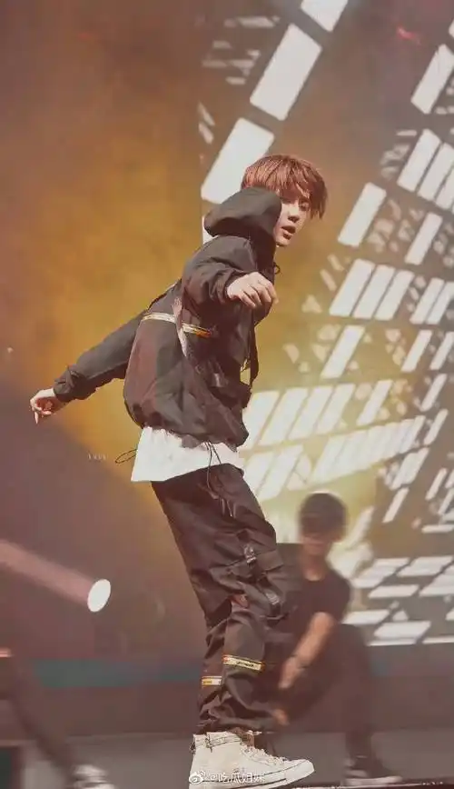 王一博吹灰舞混剪视频##王一博吹灰舞混剪舞台