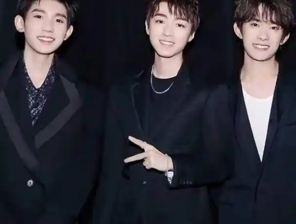 王俊凯被造谣恋爱后替身澄清鹿晗被夸真爷们巅峰期大方官宣