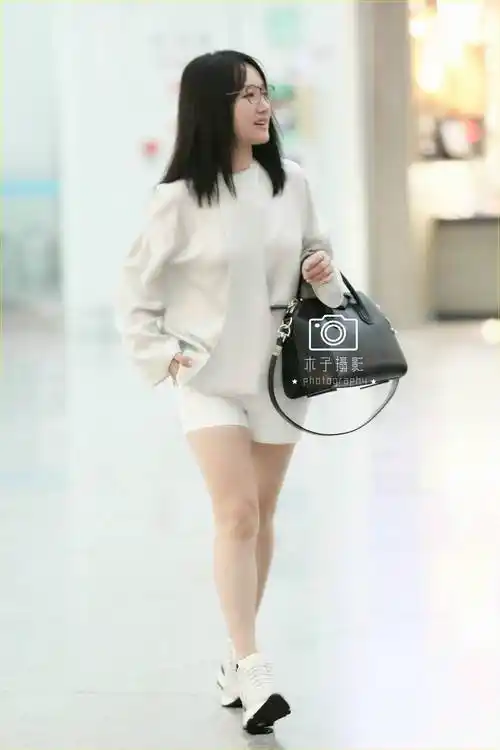 身高不足一米六,气场却一米八的女星们,比例才是王道_何洁_邓婕