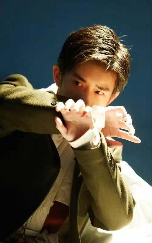 易烊千玺壁纸2020最火