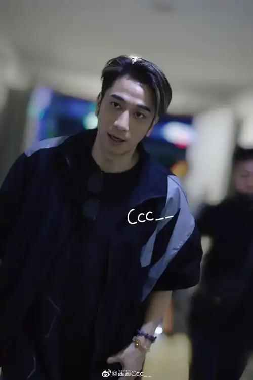 吴卓羲超话【20220702】下班#吴卓羲披荆斩棘的哥哥