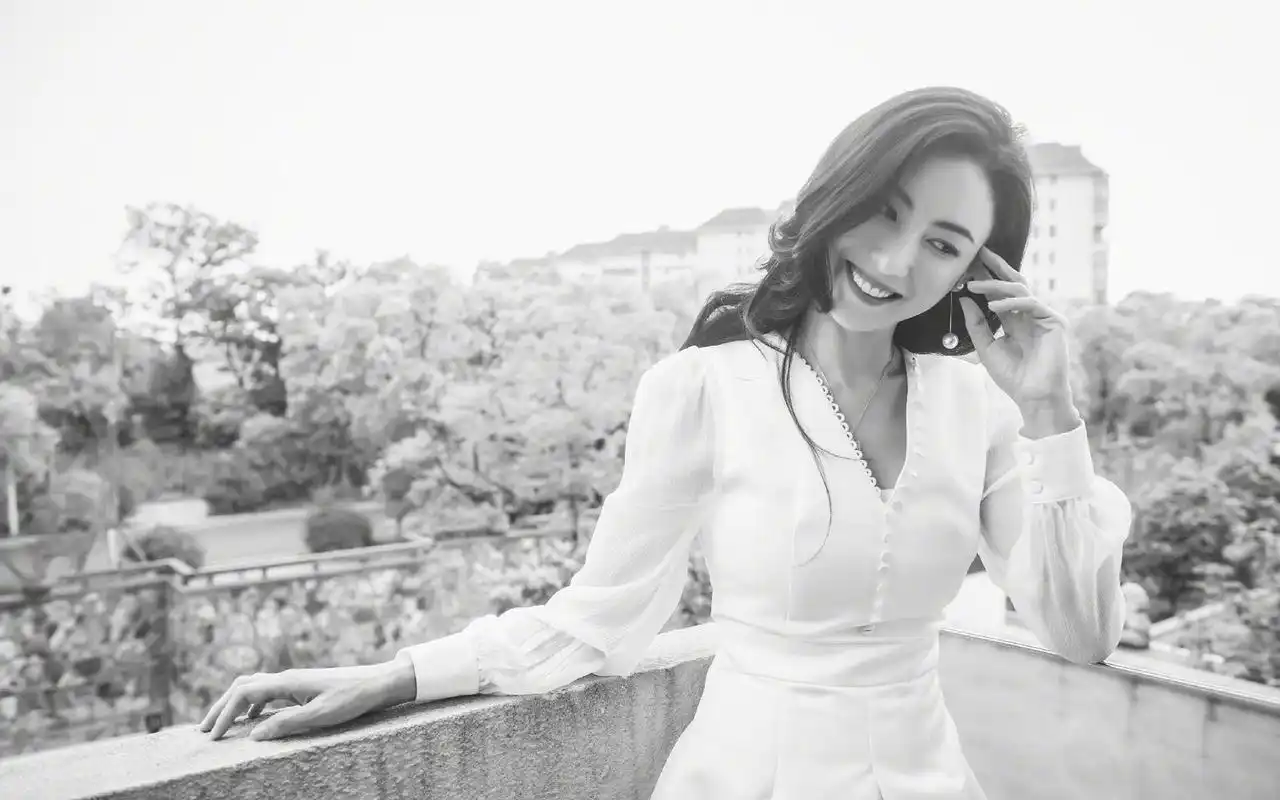 知性女人张柏芝黑白写真