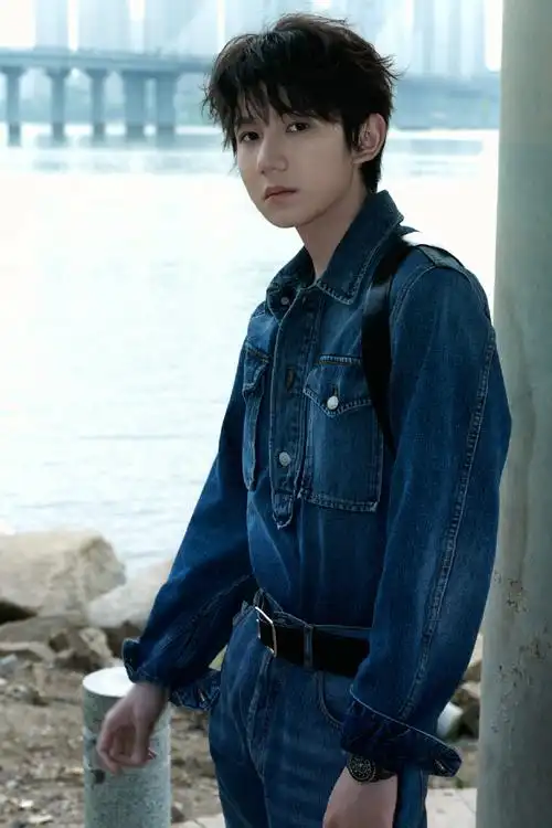 王源客厅狂欢巡演##王源我看见两朵一样的云