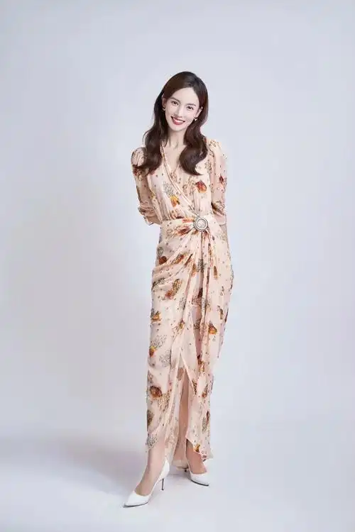 金晨一身连衣裙超唯美适合夏天借鉴可以照搬了